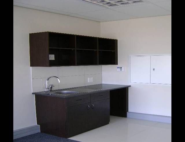 118M² OFFICE TO LET IN CENTURY CITY
